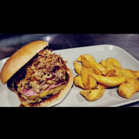 Hamburguesa Carnivora con Angus 180g, Pulled Pork y bacon