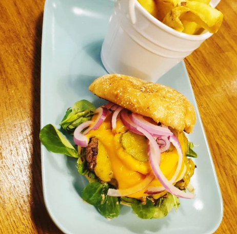 Hamburguesa La de toda la vida con Black Angus 180g y cheddar