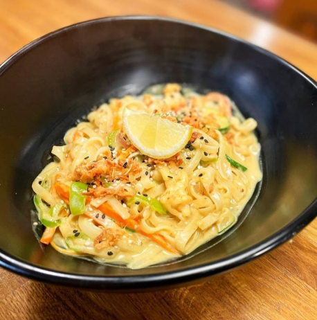 Noodles de arroz salteados al wok estilo Thai