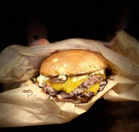 SMASH Burger doble carne Angus con cheddar y bacon